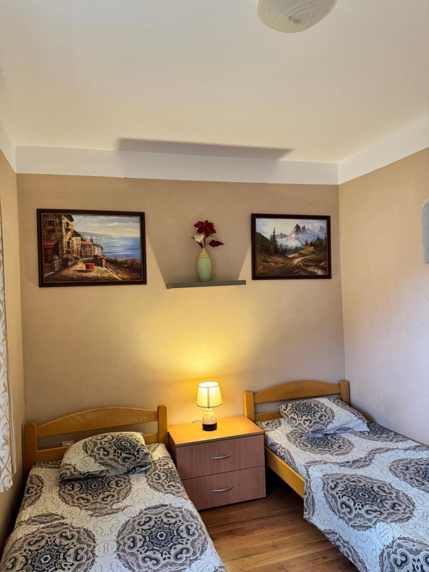 Carine Garden Apartment Risan Room photo