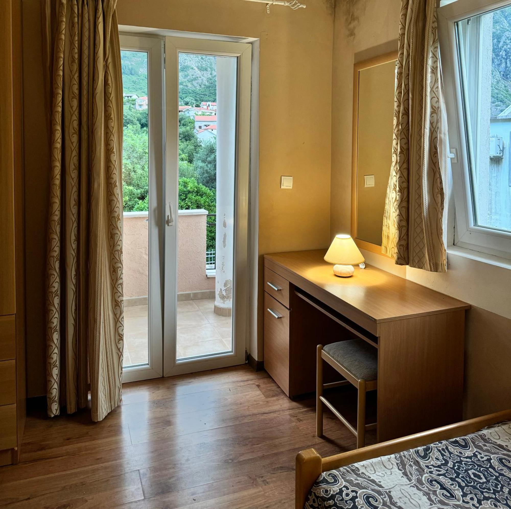 Carine Garden Apartment Risan Room photo
