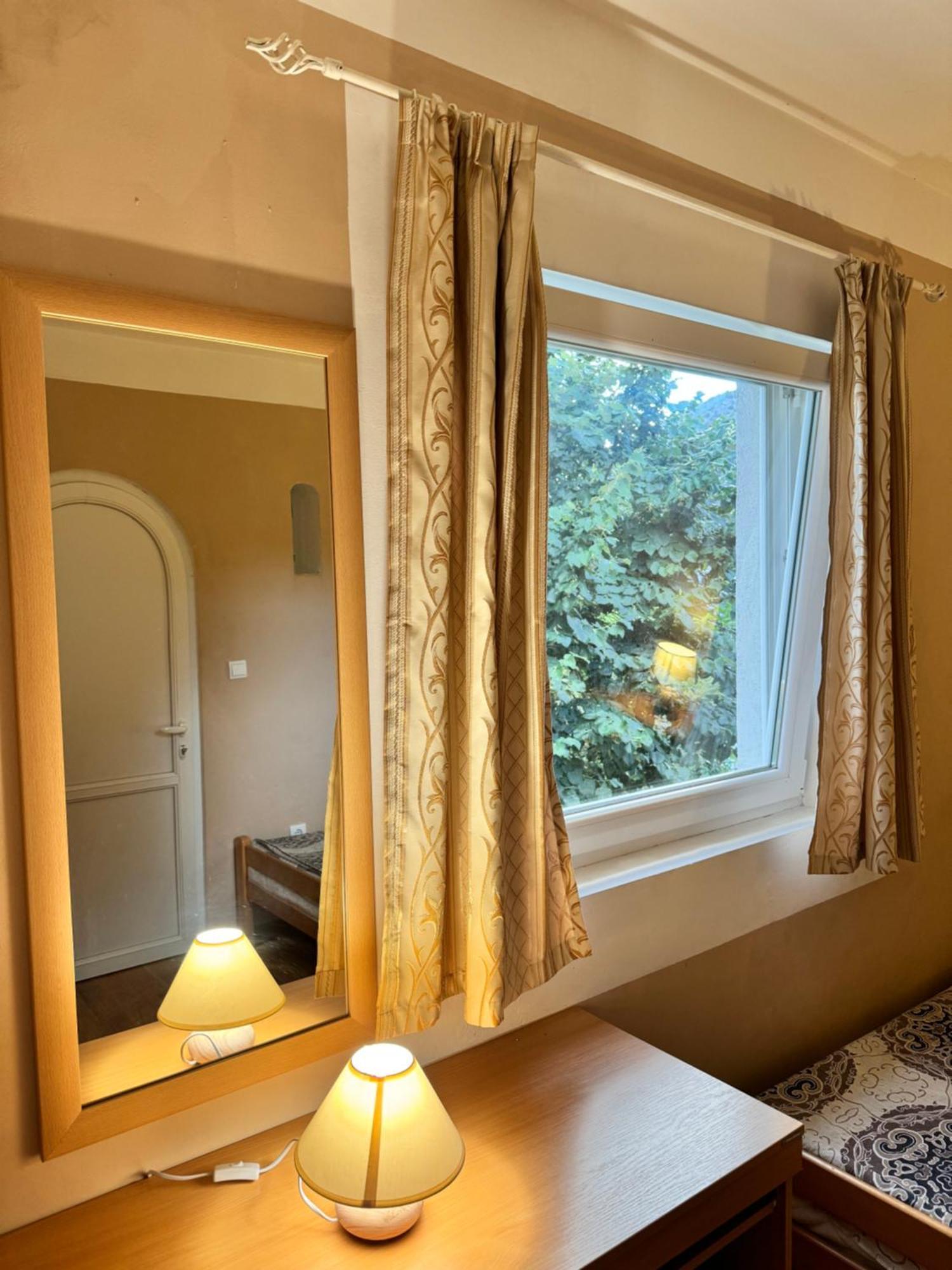Carine Garden Apartment Risan Exterior photo
