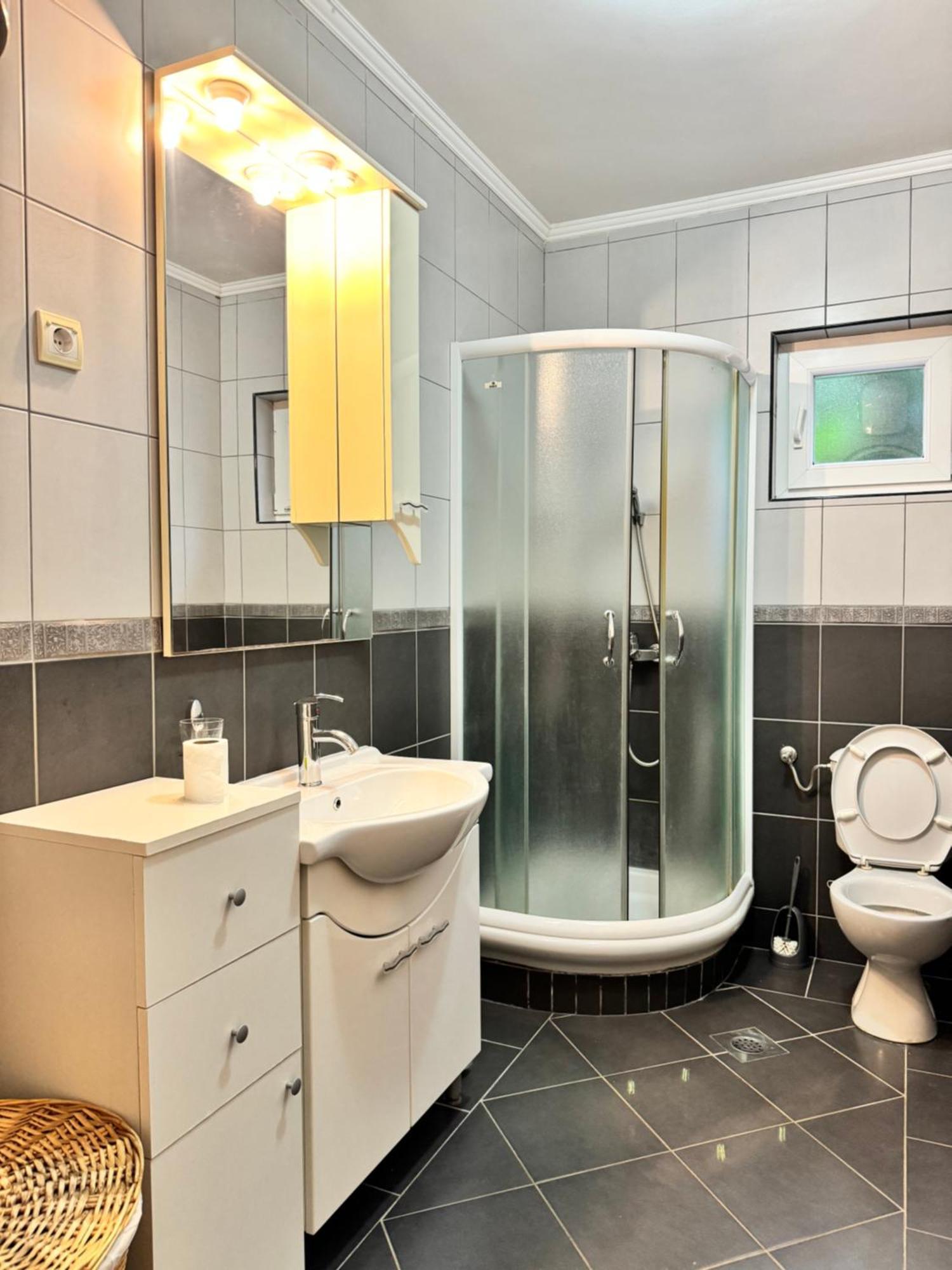 Carine Garden Apartment Risan Room photo