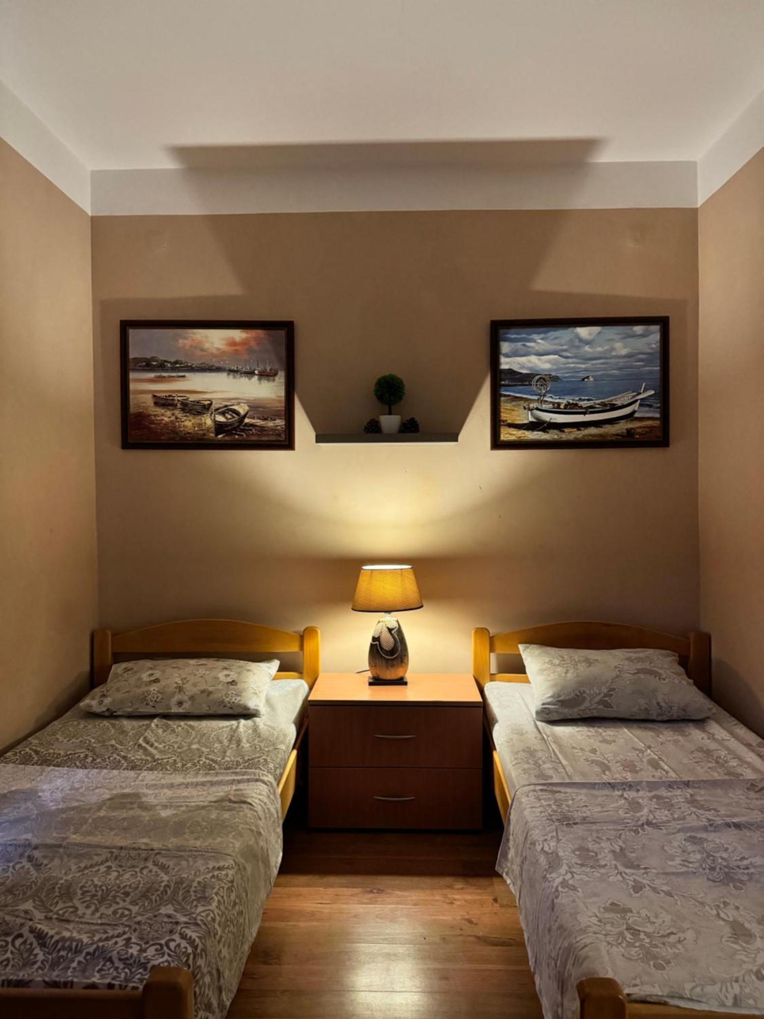 Carine Garden Apartment Risan Exterior photo