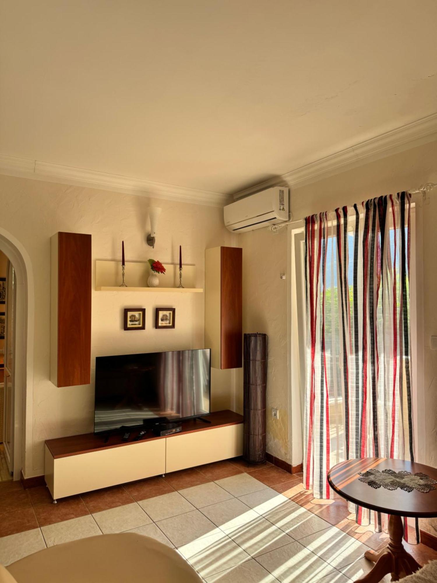 Carine Garden Apartment Risan Exterior photo