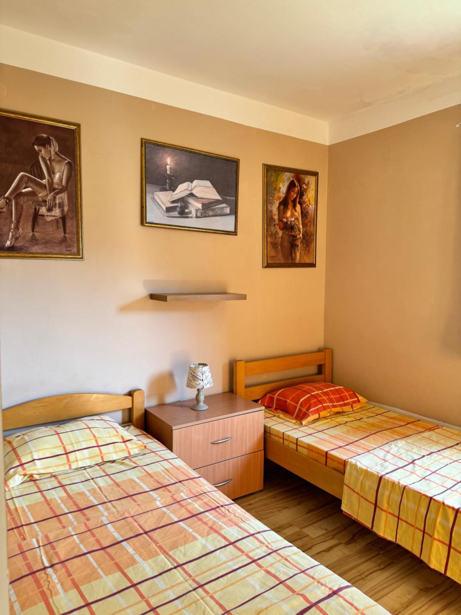 Carine Garden Apartment Risan Exterior photo
